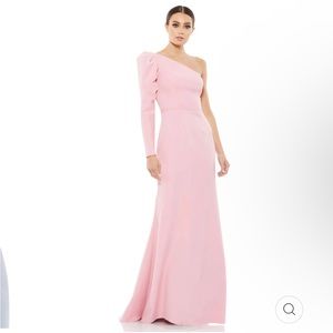 Mac Duggal ONE SHOULDER PUFF SLEEVE GOWN. Style 70149 size 4